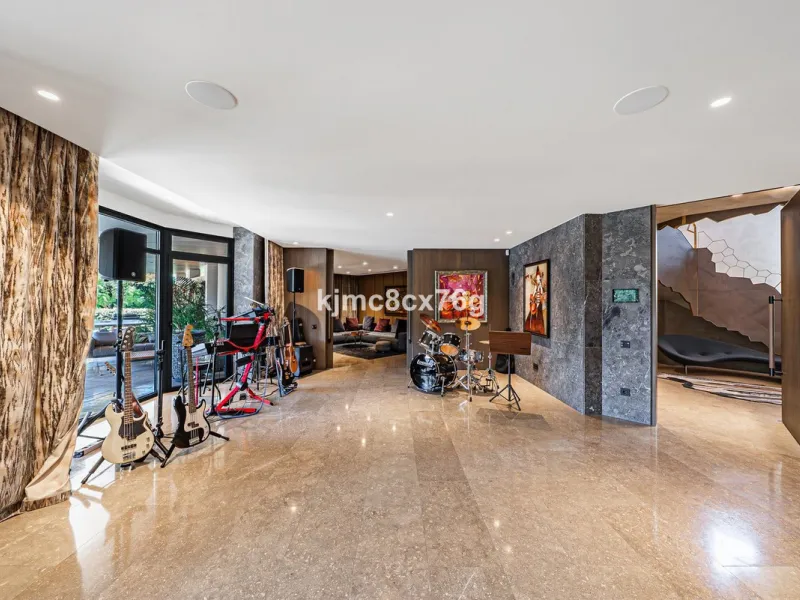 Located in the prestigious Guadalmina area, this exceptional villa seamlessly blends modern elegance with the serenity of a golf-front retreat. Just moments from world-class courses, golden beaches, and upscale amenities, it offers the perfect balance of 