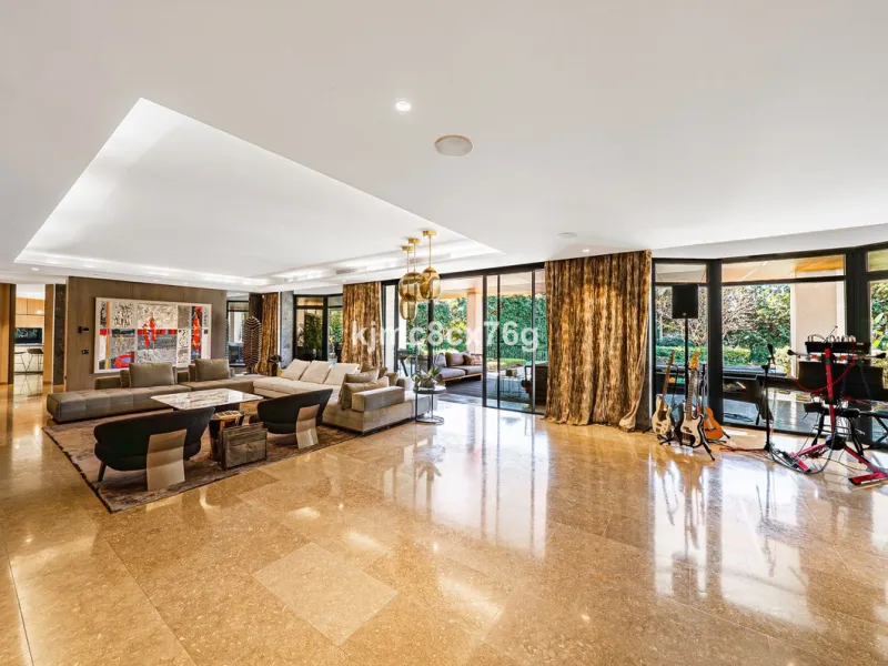 Located in the prestigious Guadalmina area, this exceptional villa seamlessly blends modern elegance with the serenity of a golf-front retreat. Just moments from world-class courses, golden beaches, and upscale amenities, it offers the perfect balance of 