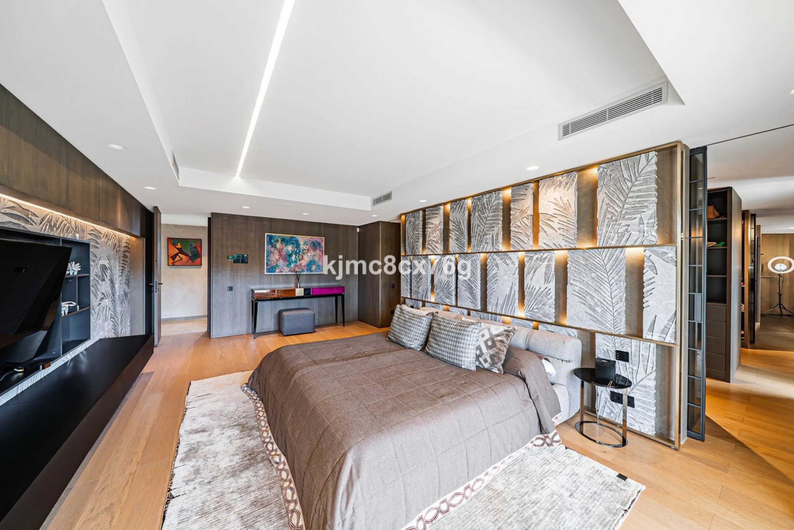 Located in the prestigious Guadalmina area, this exceptional villa seamlessly blends modern elegance with the serenity of a golf-front retreat. Just moments from world-class courses, golden beaches, and upscale amenities, it offers the perfect balance of 
