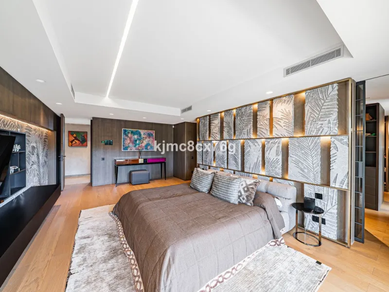 Located in the prestigious Guadalmina area, this exceptional villa seamlessly blends modern elegance with the serenity of a golf-front retreat. Just moments from world-class courses, golden beaches, and upscale amenities, it offers the perfect balance of 