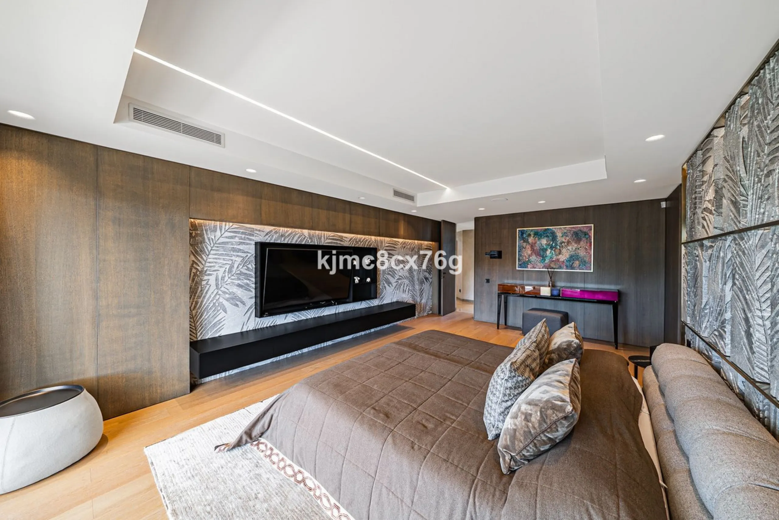 Located in the prestigious Guadalmina area, this exceptional villa seamlessly blends modern elegance with the serenity of a golf-front retreat. Just moments from world-class courses, golden beaches, and upscale amenities, it offers the perfect balance of 