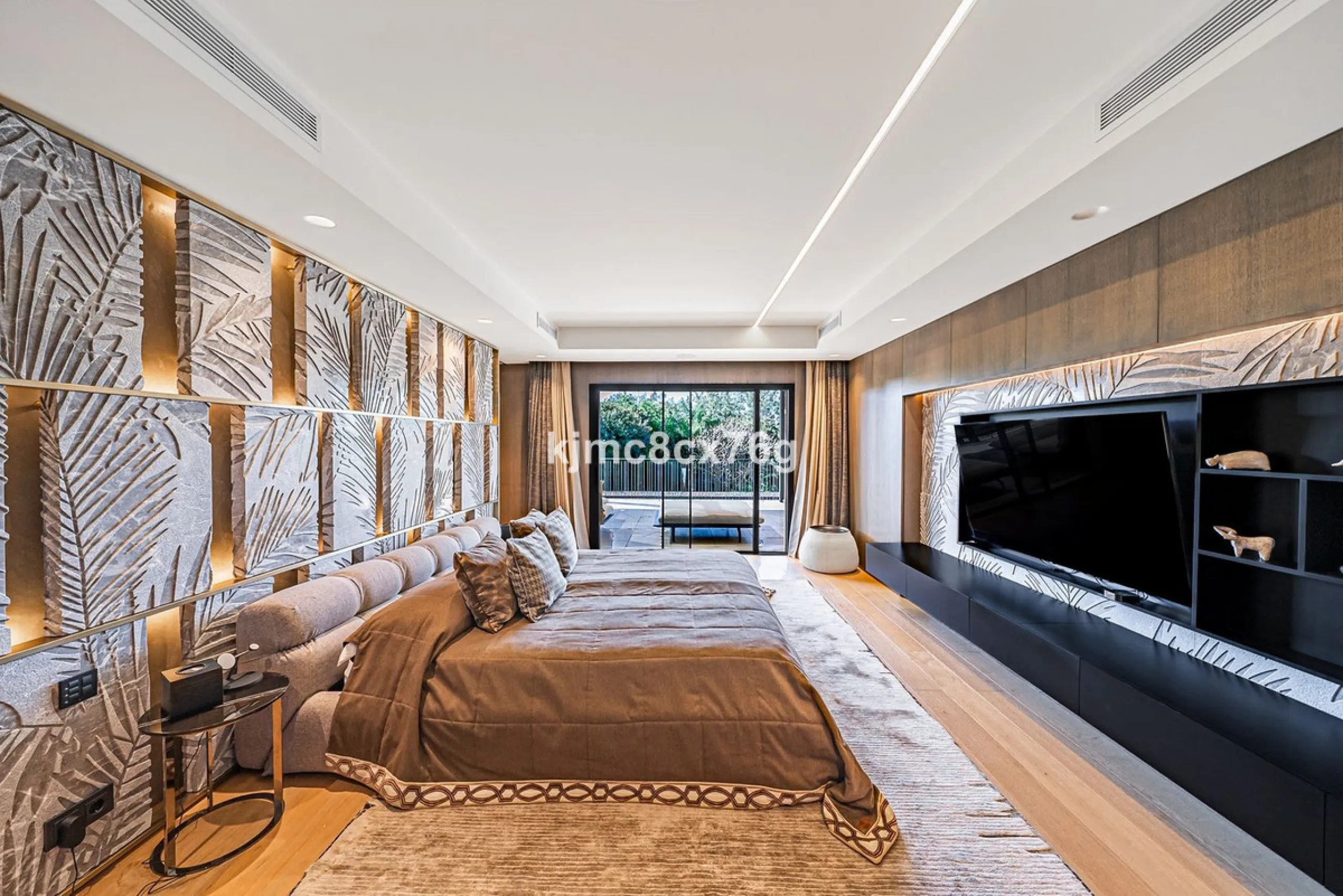 Located in the prestigious Guadalmina area, this exceptional villa seamlessly blends modern elegance with the serenity of a golf-front retreat. Just moments from world-class courses, golden beaches, and upscale amenities, it offers the perfect balance of 