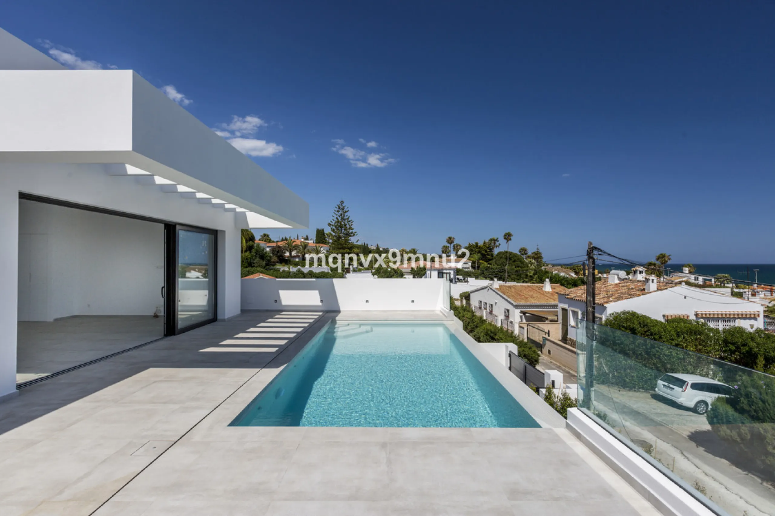 New contemporary villa built to the highest standard. Independent villa with a separate apartment on a 500m2 plot. 200meters to the beach. 10 mins walk to La Cala de Mijas. 20 minutes drive to Malaga airport.