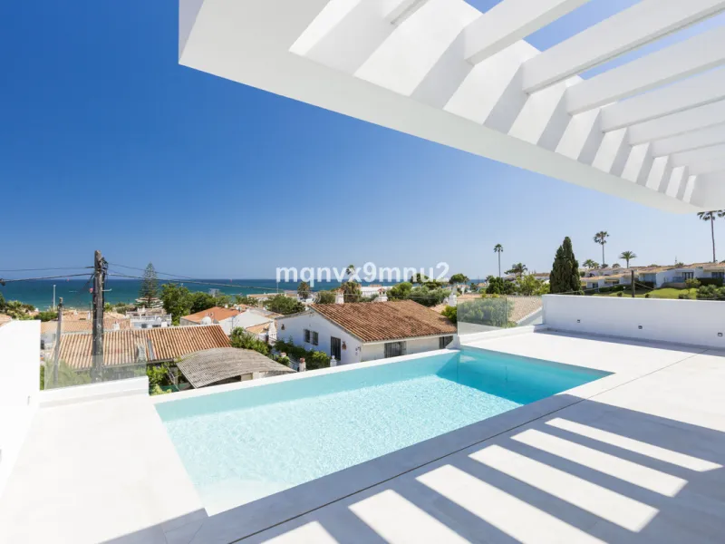 New contemporary villa built to the highest standard. Independent villa with a separate apartment on a 500m2 plot. 200meters to the beach. 10 mins walk to La Cala de Mijas. 20 minutes drive to Malaga airport.
