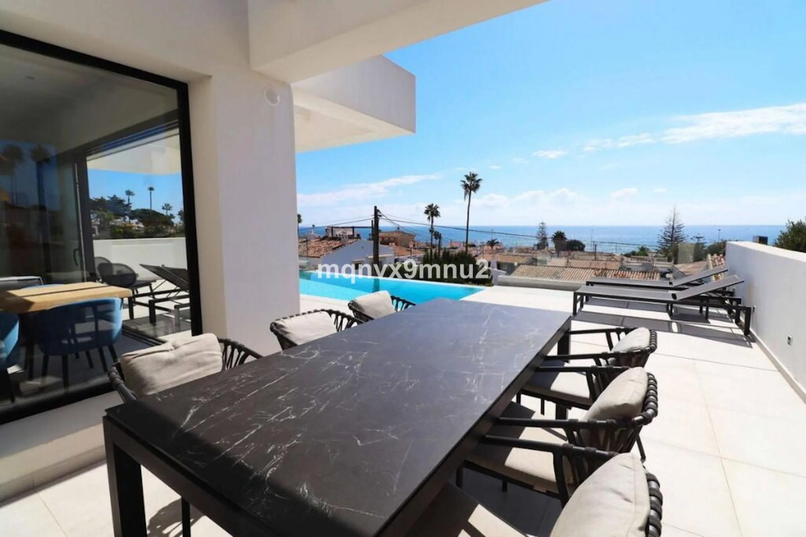 New contemporary villa built to the highest standard. Independent villa with a separate apartment on a 500m2 plot. 200meters to the beach. 10 mins walk to La Cala de Mijas. 20 minutes drive to Malaga airport.