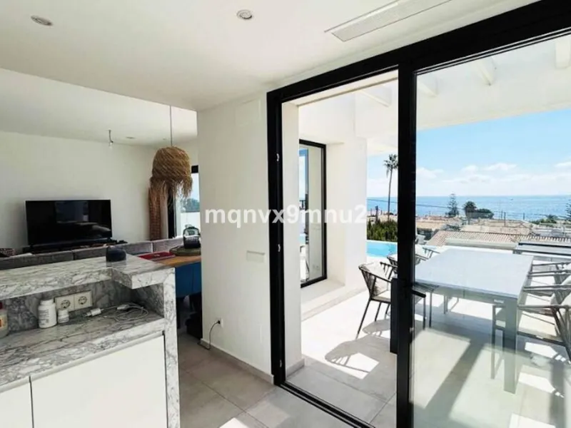New contemporary villa built to the highest standard. Independent villa with a separate apartment on a 500m2 plot. 200meters to the beach. 10 mins walk to La Cala de Mijas. 20 minutes drive to Malaga airport.