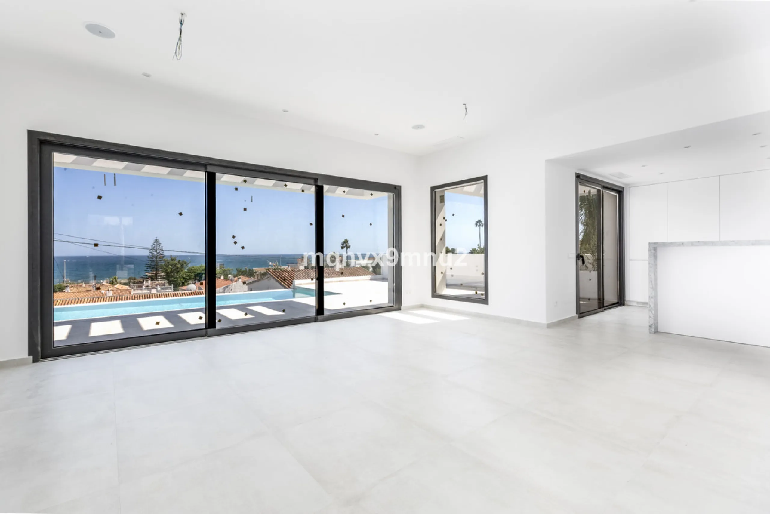 New contemporary villa built to the highest standard. Independent villa with a separate apartment on a 500m2 plot. 200meters to the beach. 10 mins walk to La Cala de Mijas. 20 minutes drive to Malaga airport.