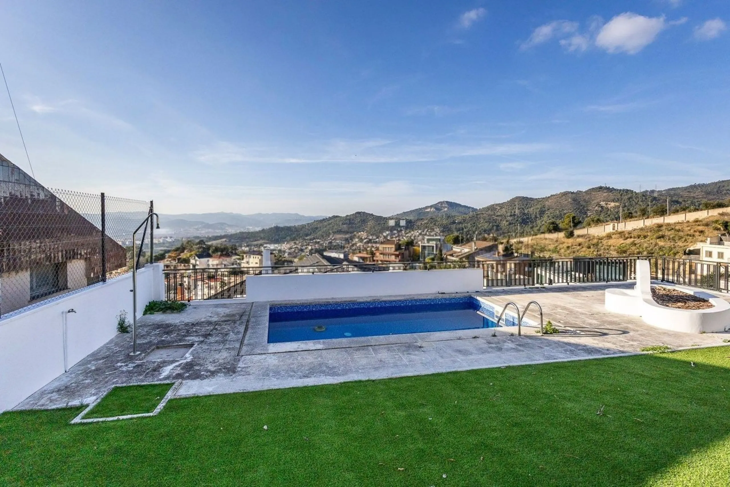 Роскошная вилла с панорамными видами и бассейном в Esplugues de Llobregat, Барселона