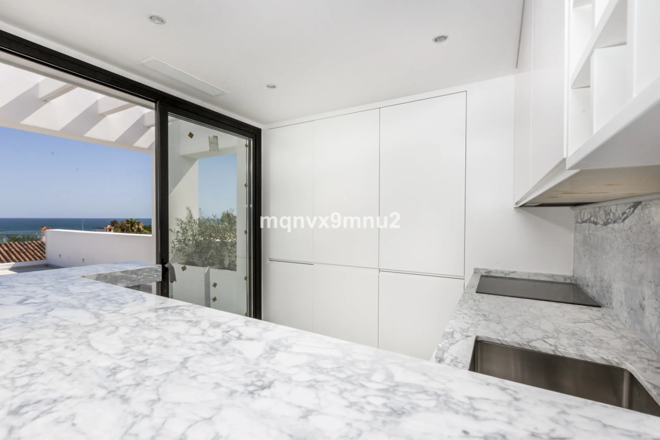 New contemporary villa built to the highest standard. Independent villa with a separate apartment on a 500m2 plot. 200meters to the beach. 10 mins walk to La Cala de Mijas. 20 minutes drive to Malaga airport.