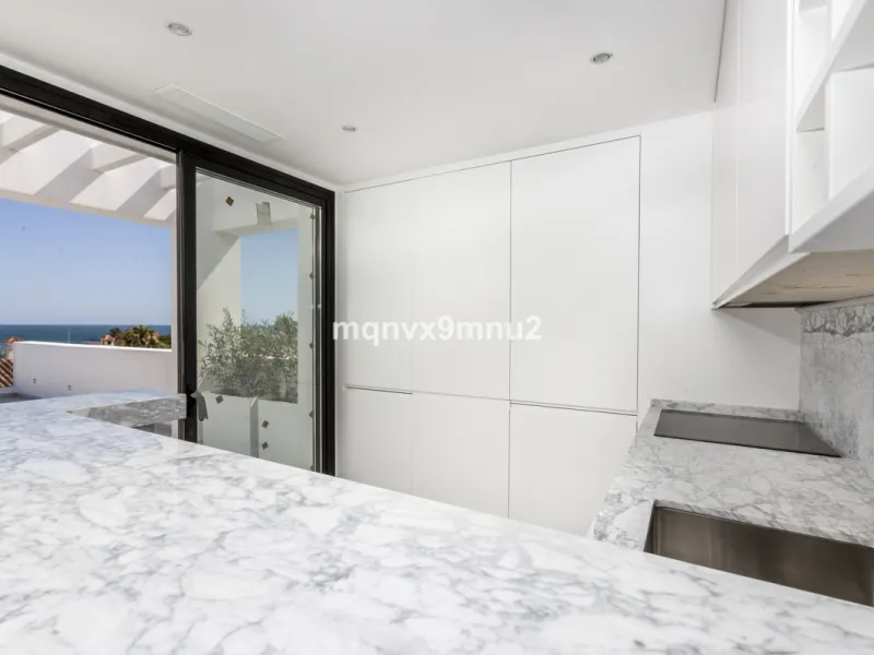 New contemporary villa built to the highest standard. Independent villa with a separate apartment on a 500m2 plot. 200meters to the beach. 10 mins walk to La Cala de Mijas. 20 minutes drive to Malaga airport.
