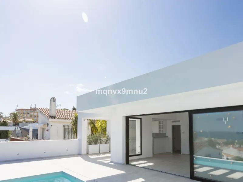 New contemporary villa built to the highest standard. Independent villa with a separate apartment on a 500m2 plot. 200meters to the beach. 10 mins walk to La Cala de Mijas. 20 minutes drive to Malaga airport.
