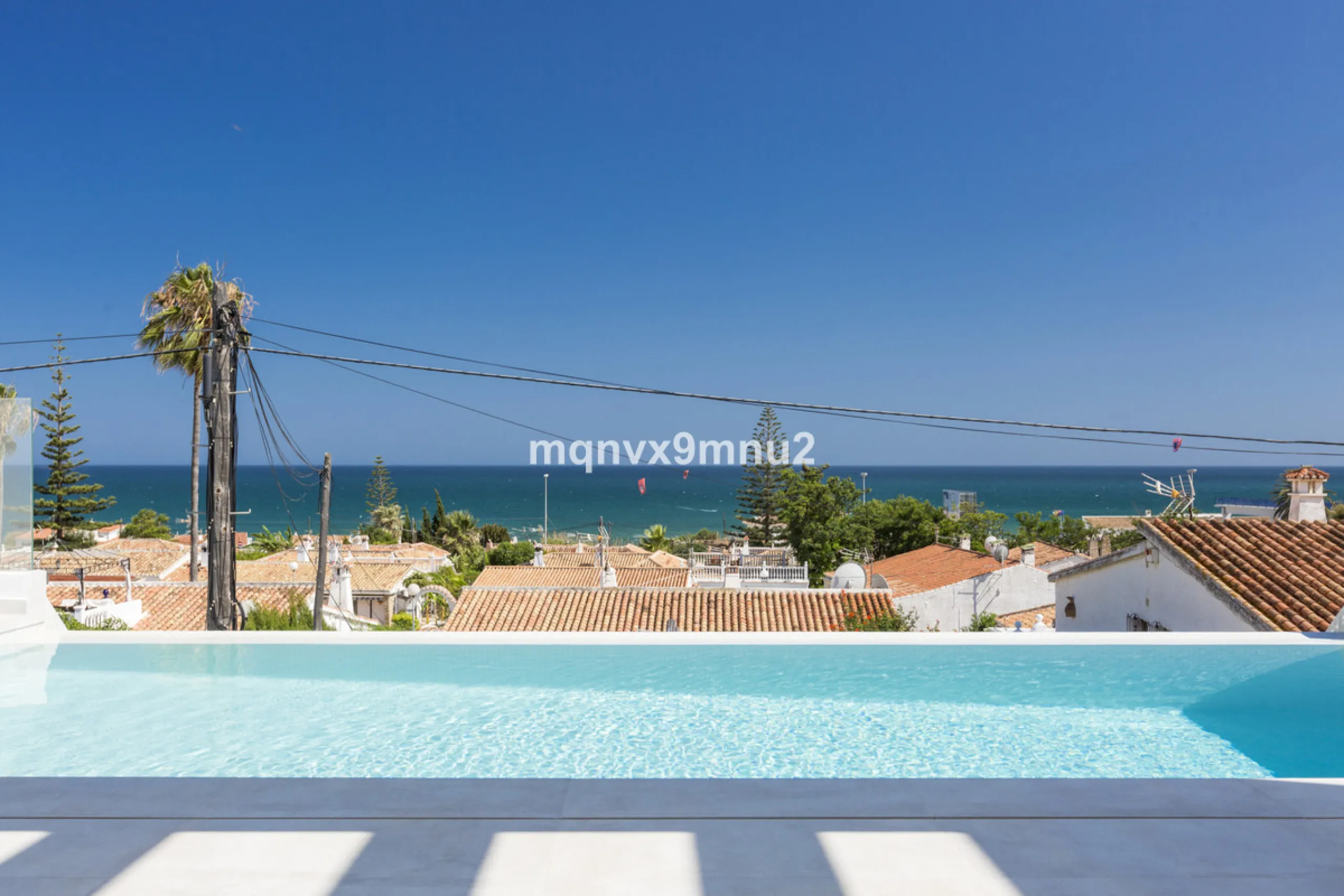 New contemporary villa built to the highest standard. Independent villa with a separate apartment on a 500m2 plot. 200meters to the beach. 10 mins walk to La Cala de Mijas. 20 minutes drive to Malaga airport.