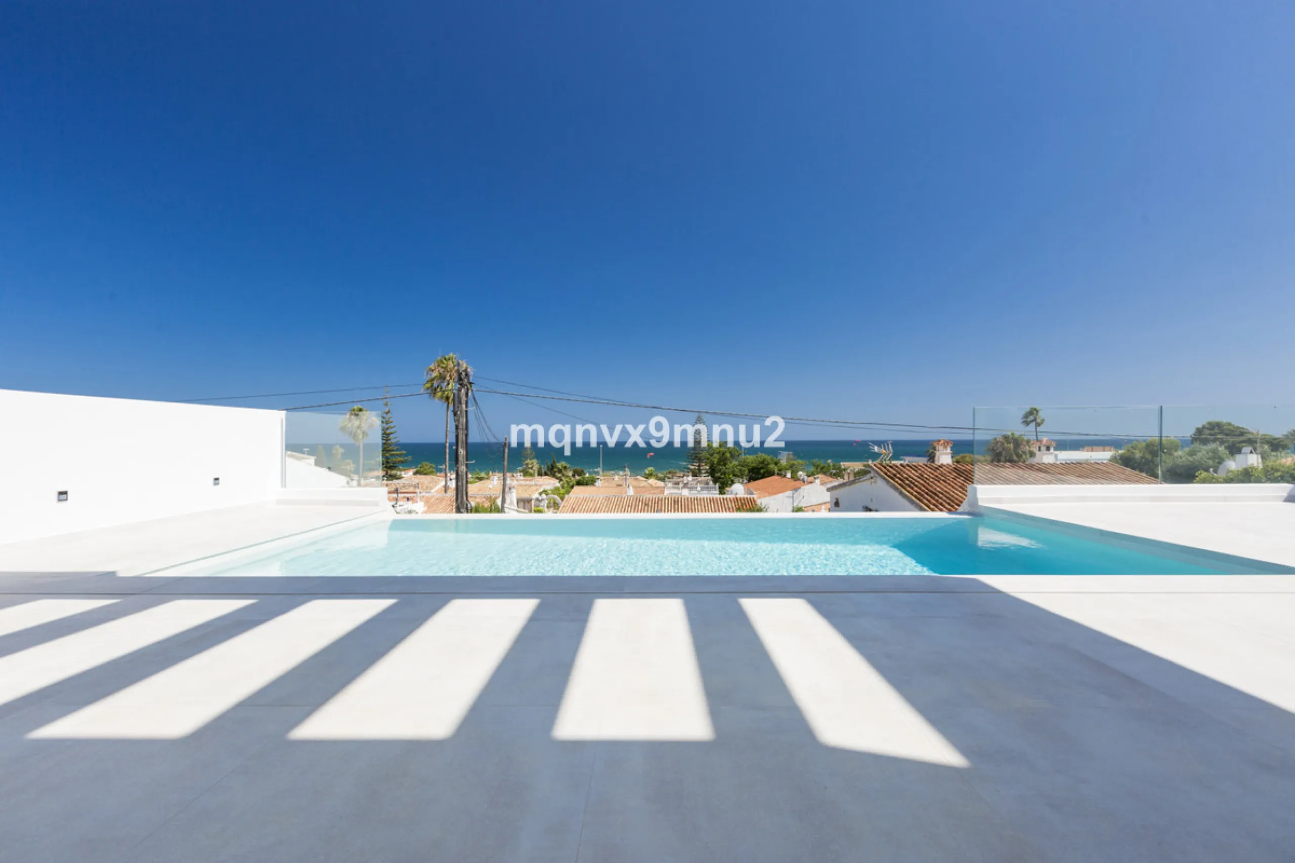 New contemporary villa built to the highest standard. Independent villa with a separate apartment on a 500m2 plot. 200meters to the beach. 10 mins walk to La Cala de Mijas. 20 minutes drive to Malaga airport.