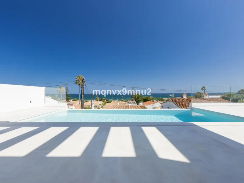 New contemporary villa built to the highest standard. Independent villa with a separate apartment on a 500m2 plot. 200meters to the beach. 10 mins walk to La Cala de Mijas. 20 minutes drive to Malaga airport.