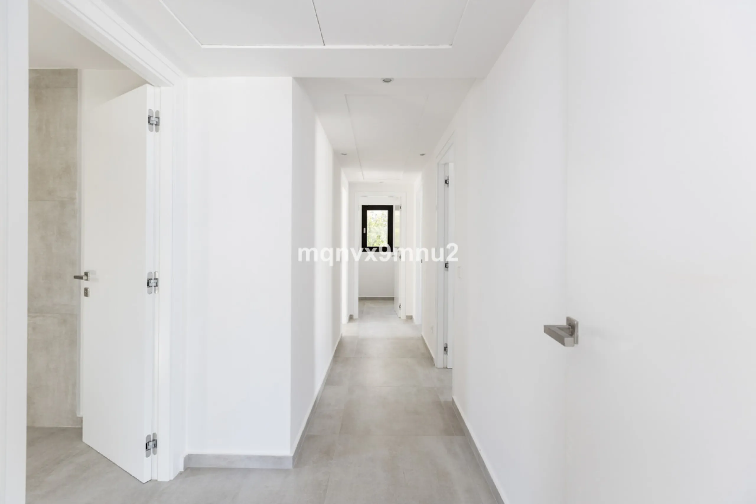 New contemporary villa built to the highest standard. Independent villa with a separate apartment on a 500m2 plot. 200meters to the beach. 10 mins walk to La Cala de Mijas. 20 minutes drive to Malaga airport.