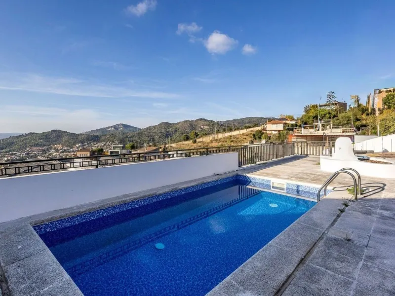 Роскошная вилла с панорамными видами и бассейном в Esplugues de Llobregat, Барселона