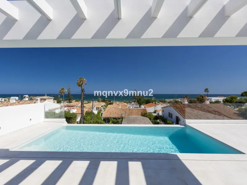 New contemporary villa built to the highest standard. Independent villa with a separate apartment on a 500m2 plot. 200meters to the beach. 10 mins walk to La Cala de Mijas. 20 minutes drive to Malaga airport.