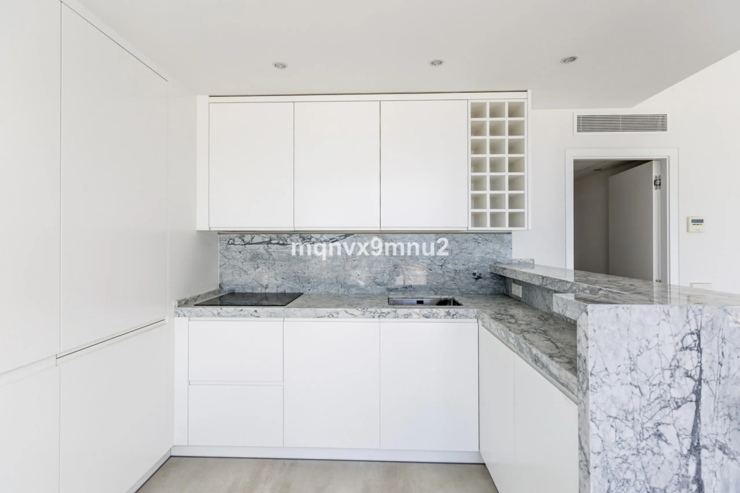 New contemporary villa built to the highest standard. Independent villa with a separate apartment on a 500m2 plot. 200meters to the beach. 10 mins walk to La Cala de Mijas. 20 minutes drive to Malaga airport.