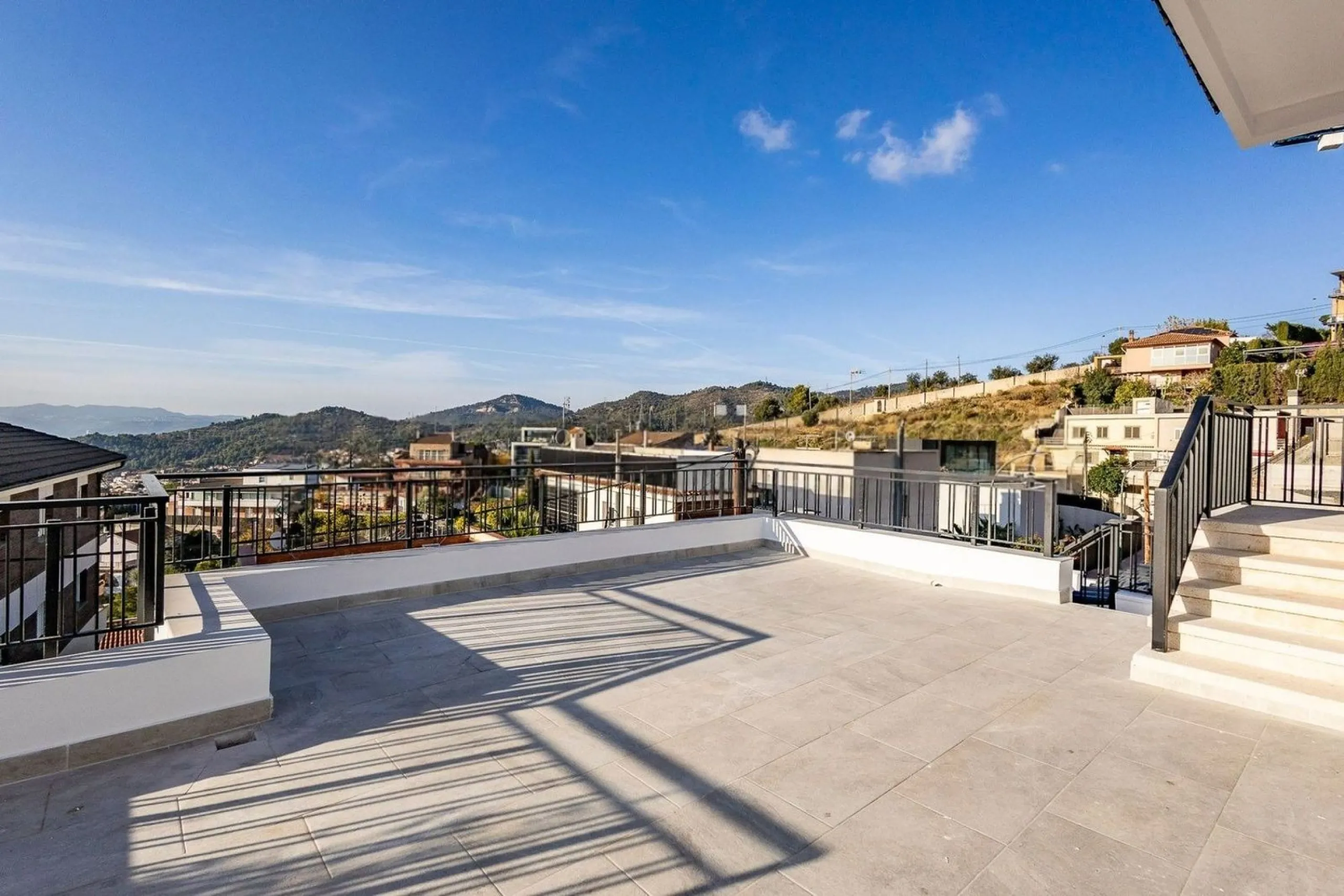 Роскошная вилла с панорамными видами и бассейном в Esplugues de Llobregat, Барселона