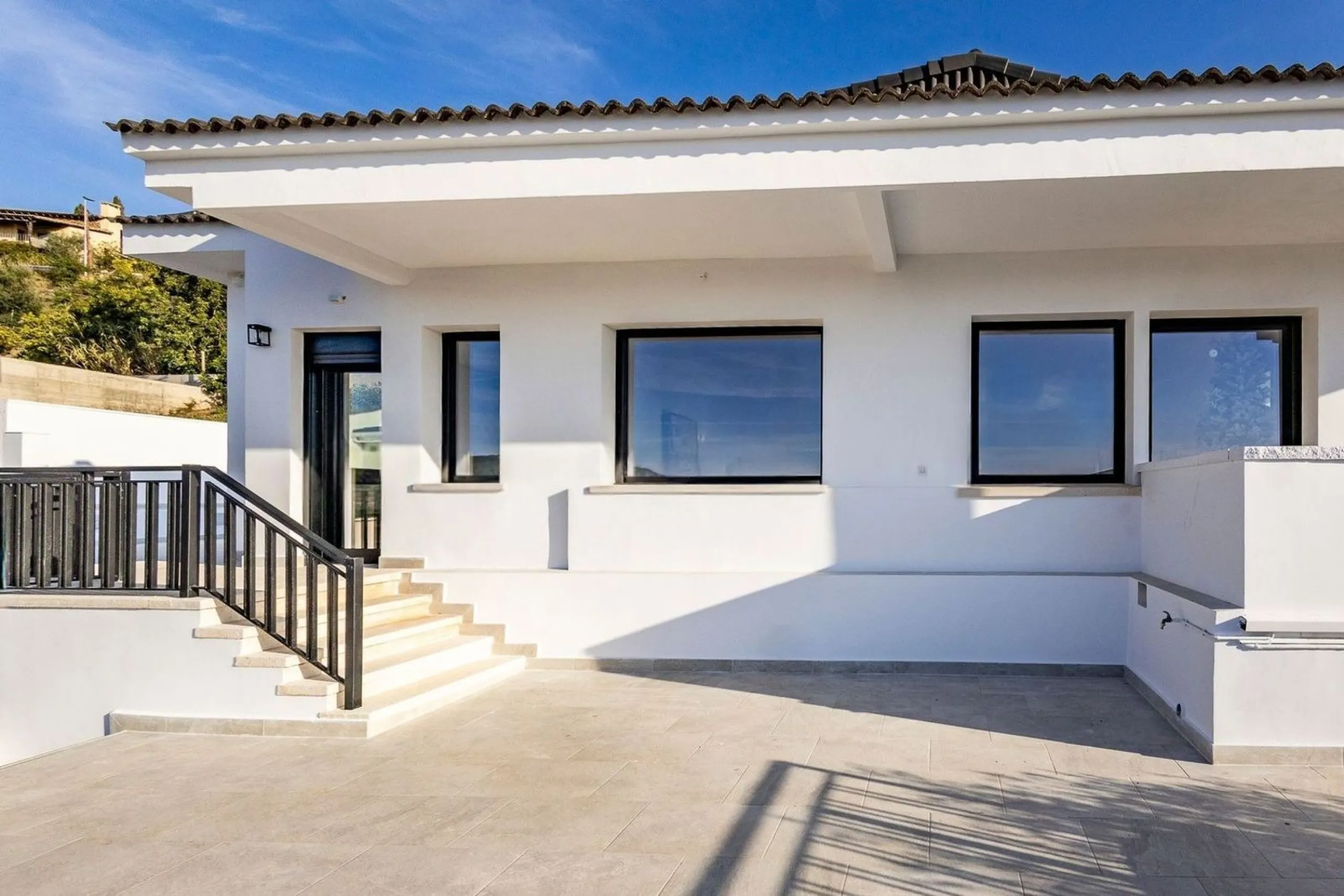 Роскошная вилла с панорамными видами и бассейном в Esplugues de Llobregat, Барселона