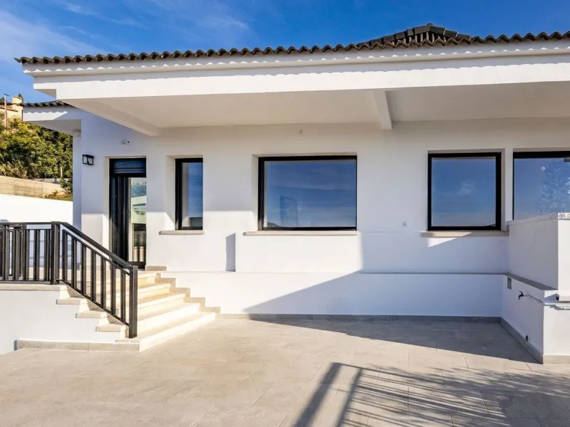 Роскошная вилла с панорамными видами и бассейном в Esplugues de Llobregat, Барселона