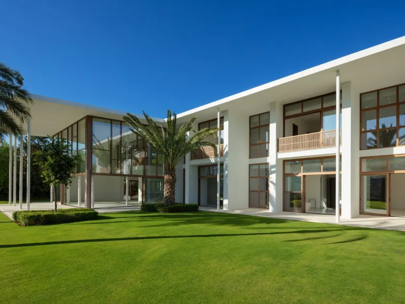 NEW BUILD EXCLUSIVE LUXURY VILLA AT FINCA CORTESÍN, CASARES& & This exceptional residence, exclusive to the Finca Cortesin resort, exudes a captivating blend of luxury and elegance. Designed by the renowned Jose Maria Sierra architects, this archite
