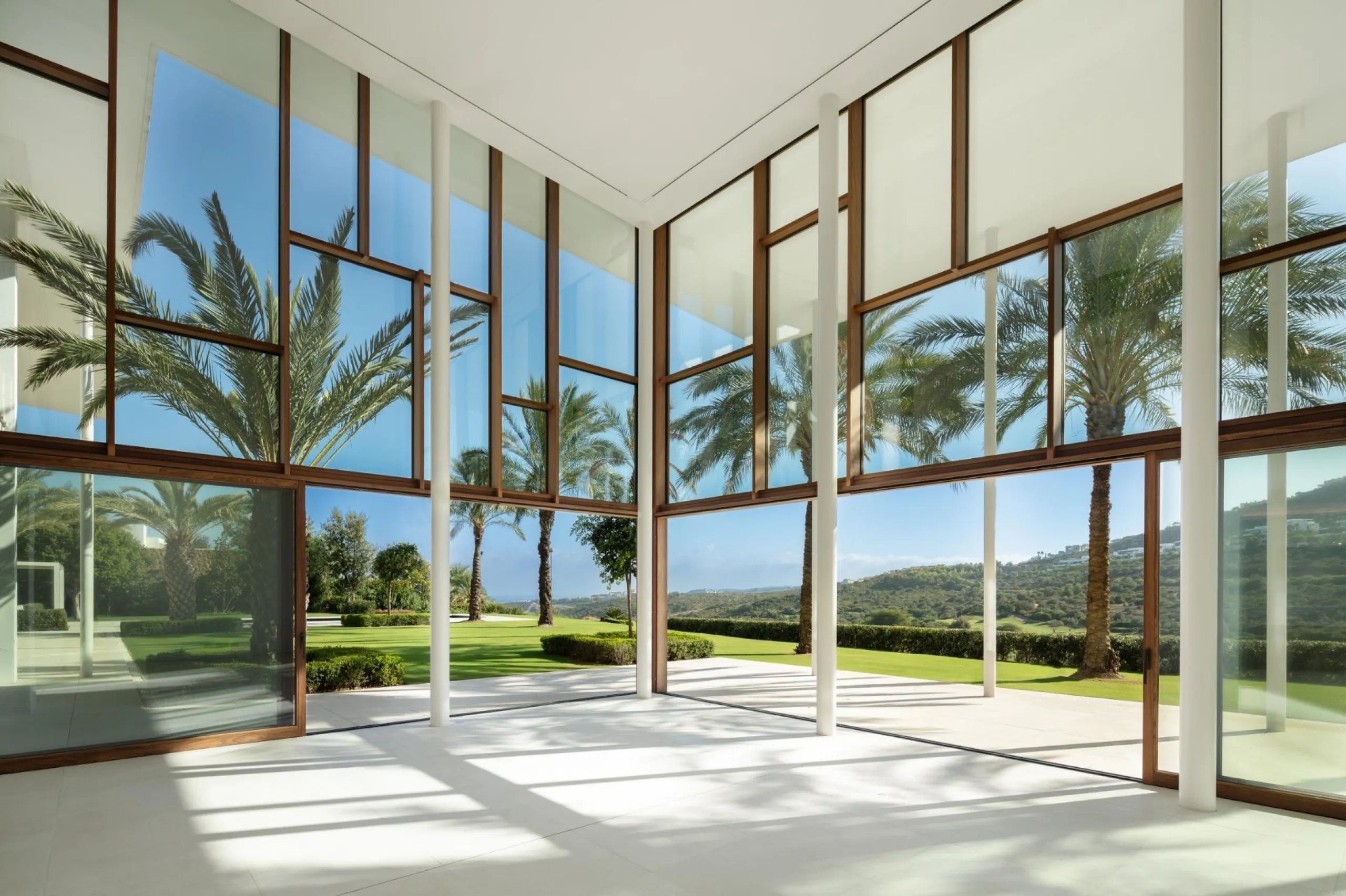 NEW BUILD EXCLUSIVE LUXURY VILLA AT FINCA CORTESÍN, CASARES& & This exceptional residence, exclusive to the Finca Cortesin resort, exudes a captivating blend of luxury and elegance. Designed by the renowned Jose Maria Sierra architects, this archite