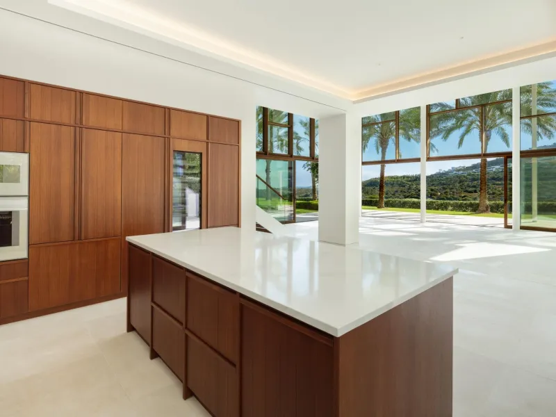NEW BUILD EXCLUSIVE LUXURY VILLA AT FINCA CORTESÍN, CASARES& & This exceptional residence, exclusive to the Finca Cortesin resort, exudes a captivating blend of luxury and elegance. Designed by the renowned Jose Maria Sierra architects, this archite