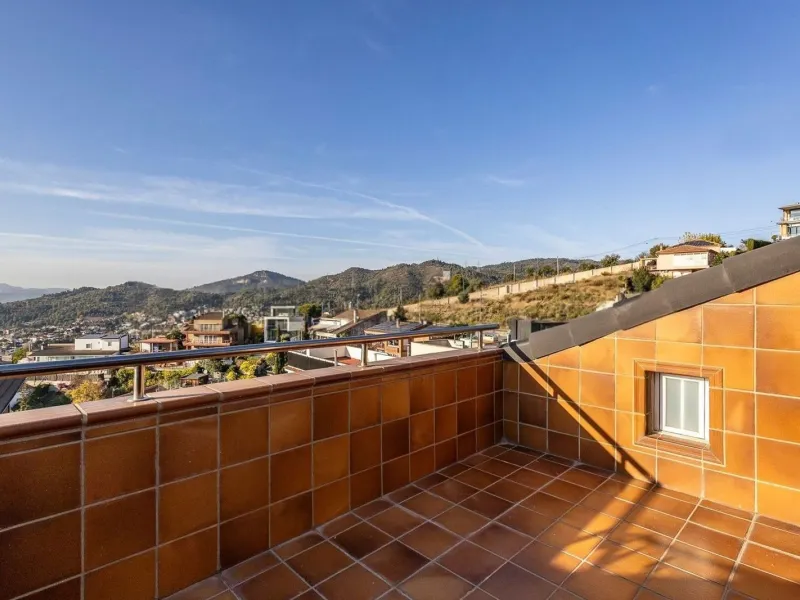 Роскошная вилла с панорамными видами и бассейном в Esplugues de Llobregat, Барселона