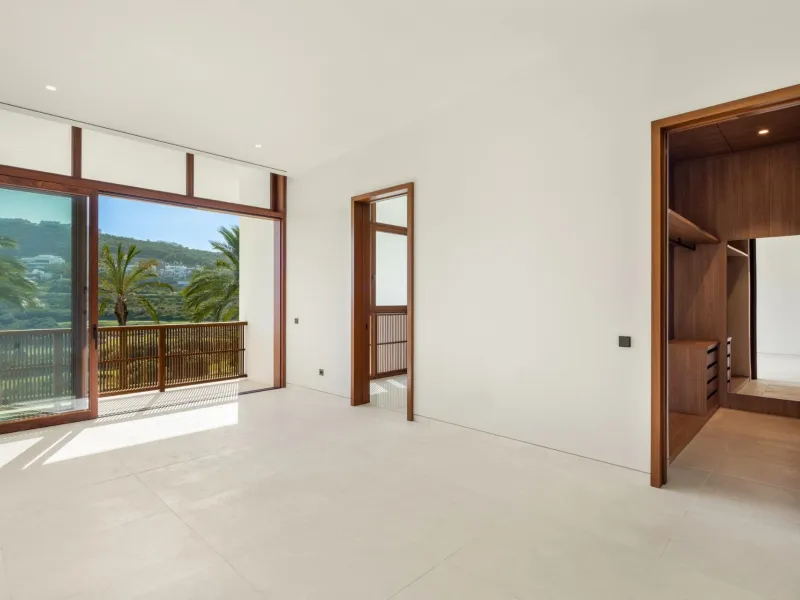 NEW BUILD EXCLUSIVE LUXURY VILLA AT FINCA CORTESÍN, CASARES& & This exceptional residence, exclusive to the Finca Cortesin resort, exudes a captivating blend of luxury and elegance. Designed by the renowned Jose Maria Sierra architects, this archite