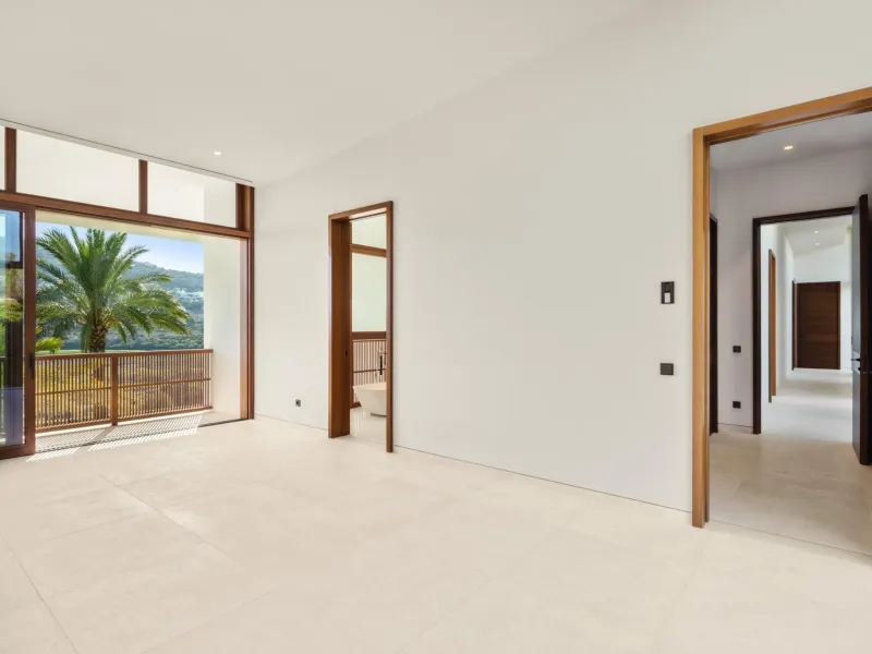 NEW BUILD EXCLUSIVE LUXURY VILLA AT FINCA CORTESÍN, CASARES& & This exceptional residence, exclusive to the Finca Cortesin resort, exudes a captivating blend of luxury and elegance. Designed by the renowned Jose Maria Sierra architects, this archite
