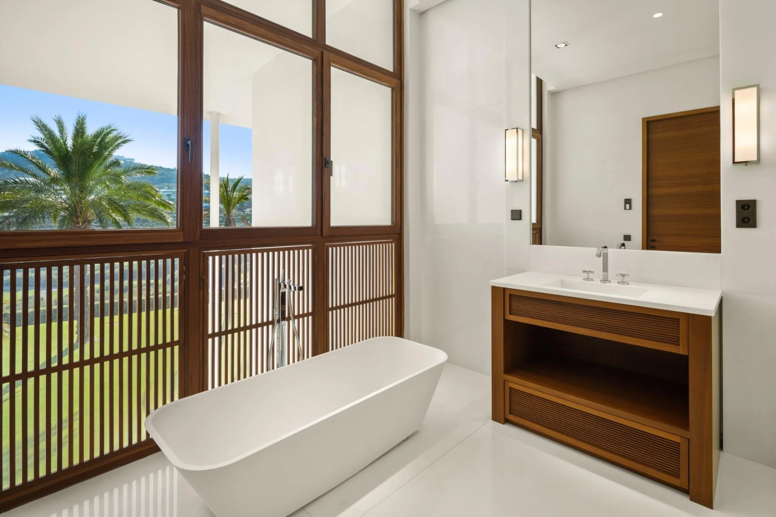 NEW BUILD EXCLUSIVE LUXURY VILLA AT FINCA CORTESÍN, CASARES& & This exceptional residence, exclusive to the Finca Cortesin resort, exudes a captivating blend of luxury and elegance. Designed by the renowned Jose Maria Sierra architects, this archite