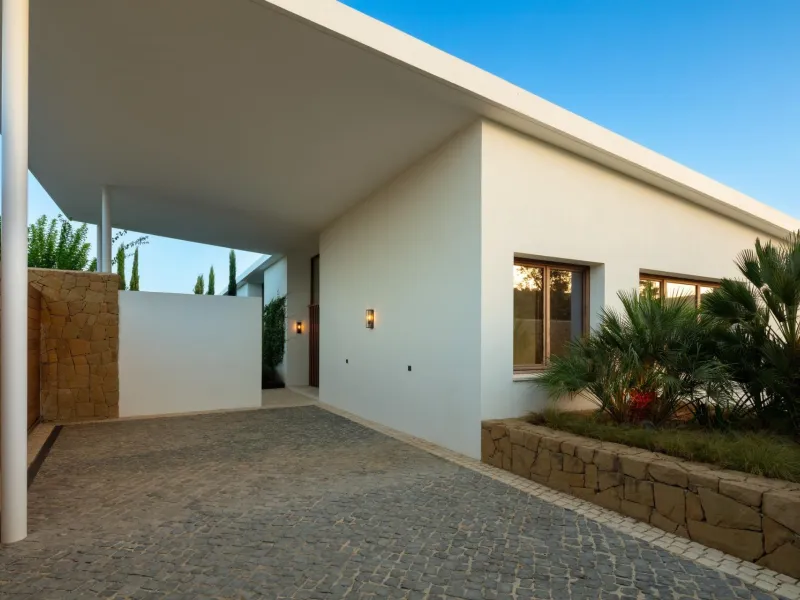 NEW BUILD EXCLUSIVE LUXURY VILLA AT FINCA CORTESÍN, CASARES& & This exceptional residence, exclusive to the Finca Cortesin resort, exudes a captivating blend of luxury and elegance. Designed by the renowned Jose Maria Sierra architects, this archite