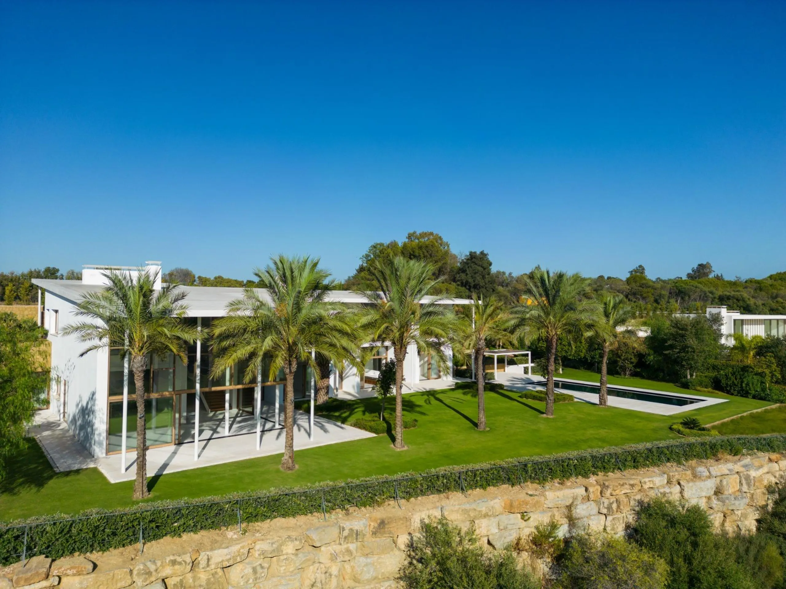 NEW BUILD EXCLUSIVE LUXURY VILLA AT FINCA CORTESÍN, CASARES& & This exceptional residence, exclusive to the Finca Cortesin resort, exudes a captivating blend of luxury and elegance. Designed by the renowned Jose Maria Sierra architects, this archite
