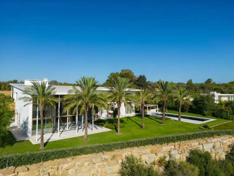 NEW BUILD EXCLUSIVE LUXURY VILLA AT FINCA CORTESÍN, CASARES& & This exceptional residence, exclusive to the Finca Cortesin resort, exudes a captivating blend of luxury and elegance. Designed by the renowned Jose Maria Sierra architects, this archite