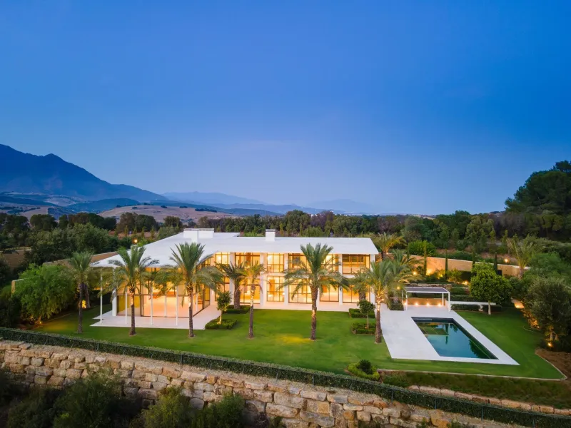 NEW BUILD EXCLUSIVE LUXURY VILLA AT FINCA CORTESÍN, CASARES& & This exceptional residence, exclusive to the Finca Cortesin resort, exudes a captivating blend of luxury and elegance. Designed by the renowned Jose Maria Sierra architects, this archite