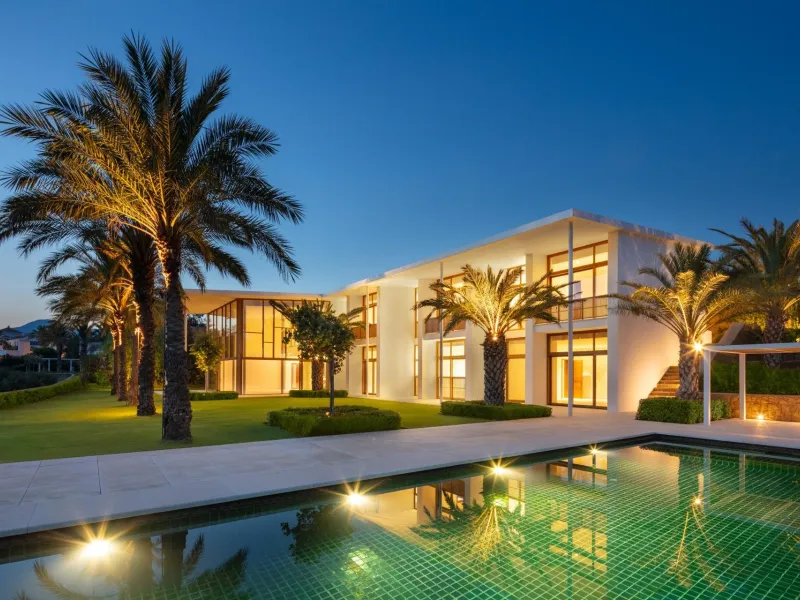 NEW BUILD EXCLUSIVE LUXURY VILLA AT FINCA CORTESÍN, CASARES& & This exceptional residence, exclusive to the Finca Cortesin resort, exudes a captivating blend of luxury and elegance. Designed by the renowned Jose Maria Sierra architects, this archite