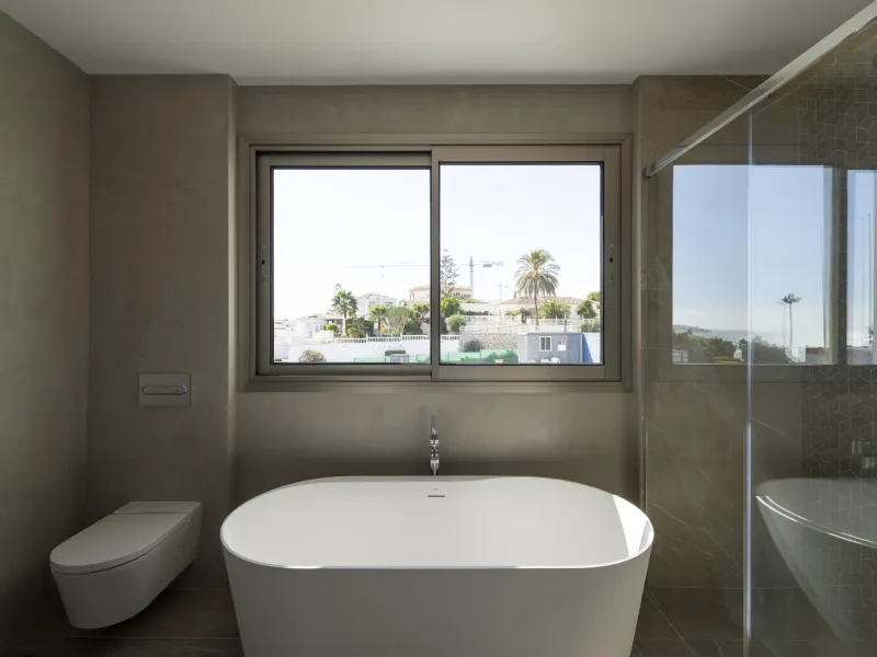 Exclusive New Villas for Sale in Las Farolas, Mijas Costa& & Prime Location by the Sea on the Costa del Sol& Discover this new development of 7 luxury villas located in the prestigious and well-established Las Farolas urbanization, between Fuengi