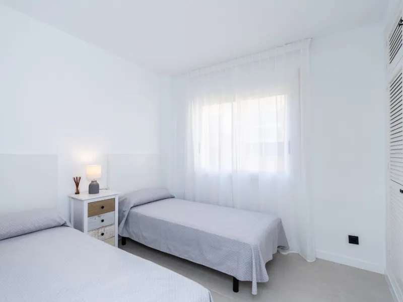 Beautiful, completely renovated and very bright apartment in the center of Marbella. The apartment is located on the second floor with an elevator and has two bedrooms, two bathrooms, a modern kitchen open to the living room, and a small terrace. Elegantl