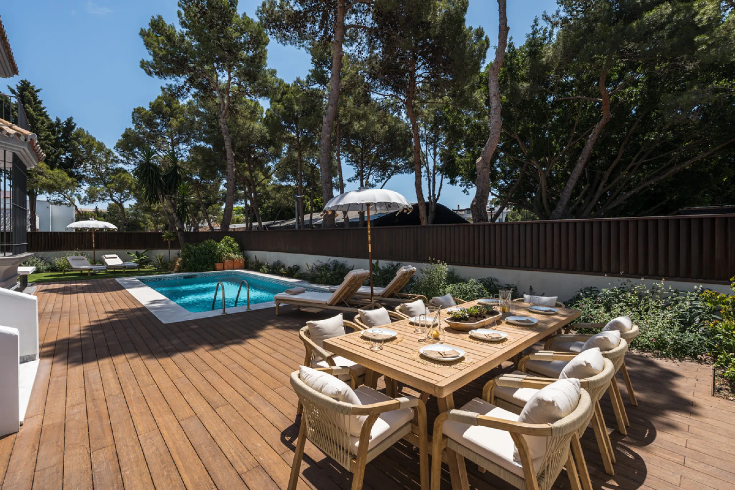 House - Detached Villa в продаже в Marbella, Málaga. В доме 6 спален и 6 ванных комнат. Площадь дома 315 м². Площадь участка 500 м²