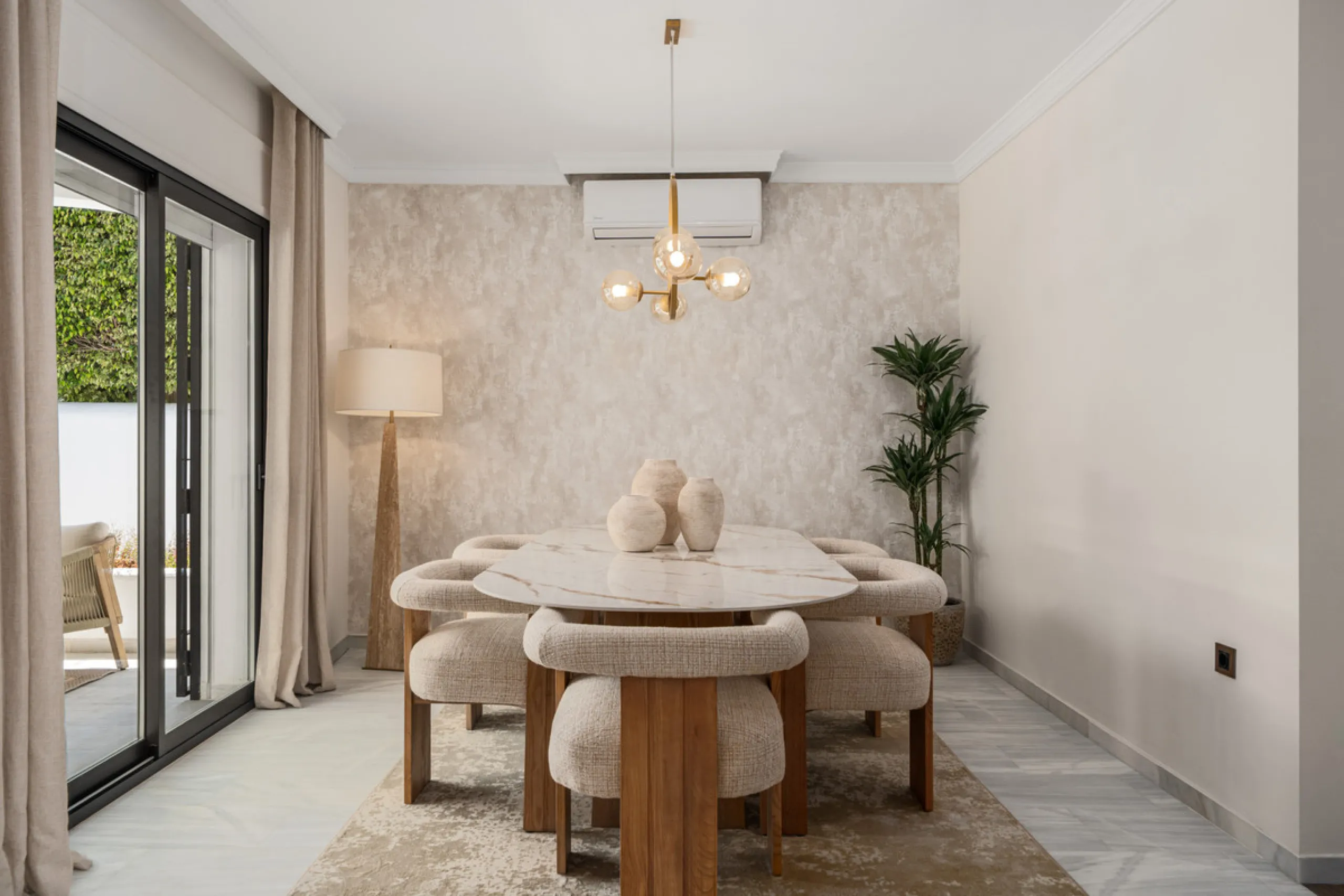 House - Detached Villa в продаже в Marbella, Málaga. В доме 6 спален и 6 ванных комнат. Площадь дома 315 м². Площадь участка 500 м²