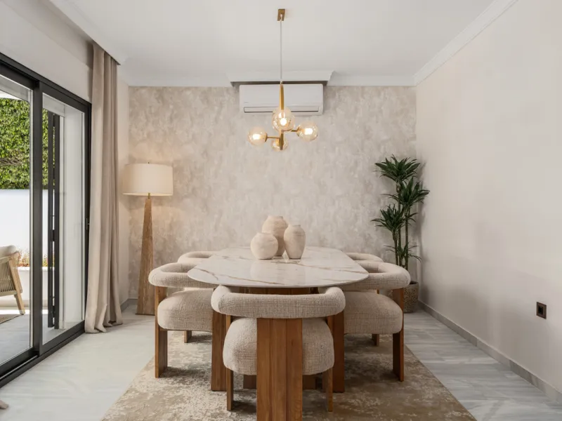 House - Detached Villa в продаже в Marbella, Málaga. В доме 6 спален и 6 ванных комнат. Площадь дома 315 м². Площадь участка 500 м²