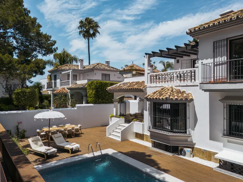 House - Detached Villa в продаже в Marbella, Málaga. В доме 6 спален и 6 ванных комнат. Площадь дома 315 м². Площадь участка 500 м²