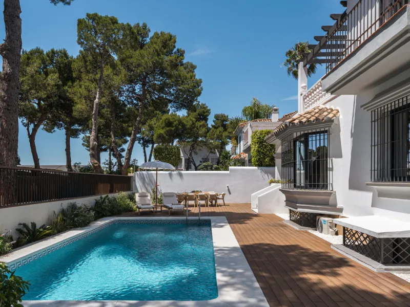 House - Detached Villa в продаже в Marbella, Málaga. В доме 6 спален и 6 ванных комнат. Площадь дома 315 м². Площадь участка 500 м²