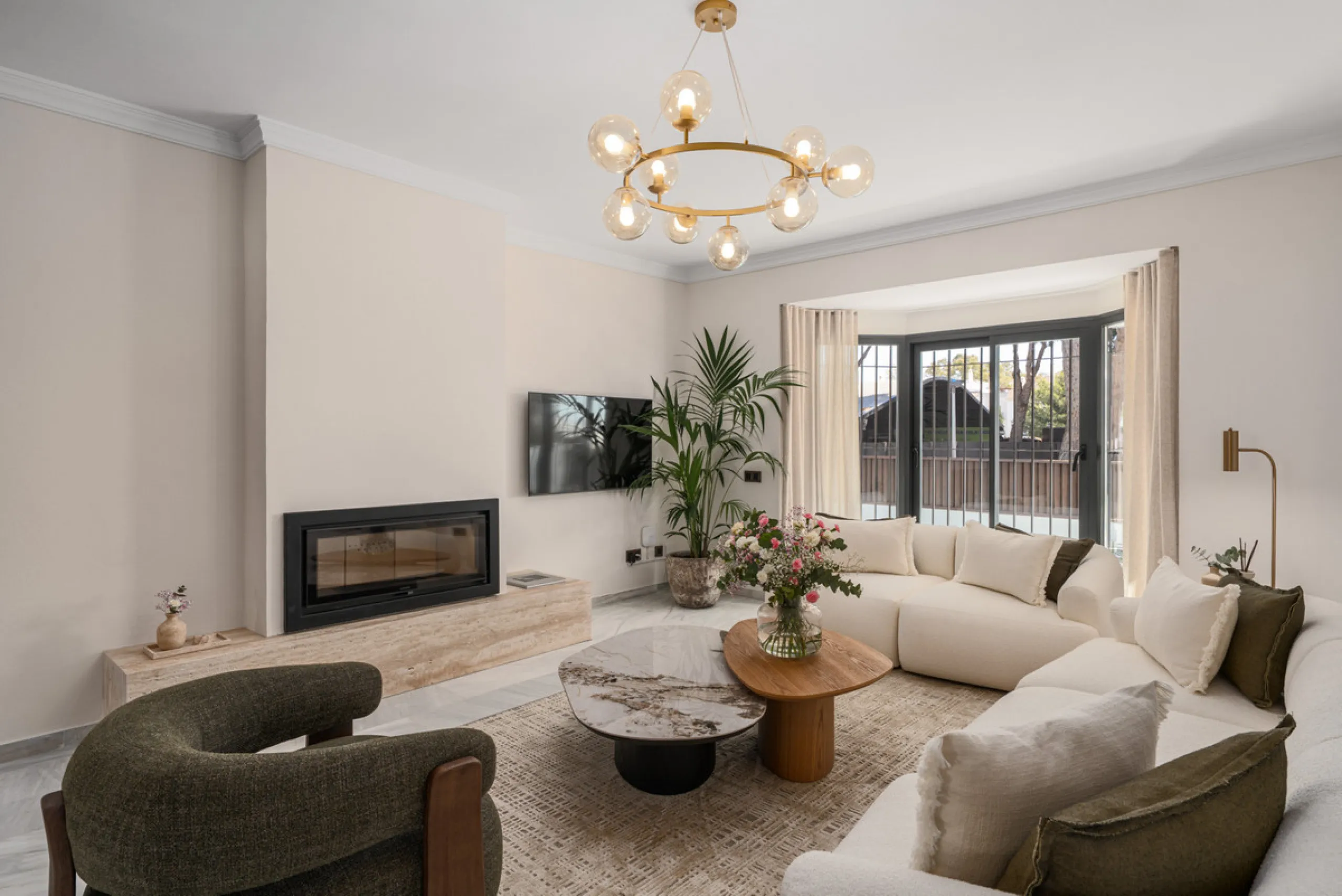 House - Detached Villa в продаже в Marbella, Málaga. В доме 6 спален и 6 ванных комнат. Площадь дома 315 м². Площадь участка 500 м²