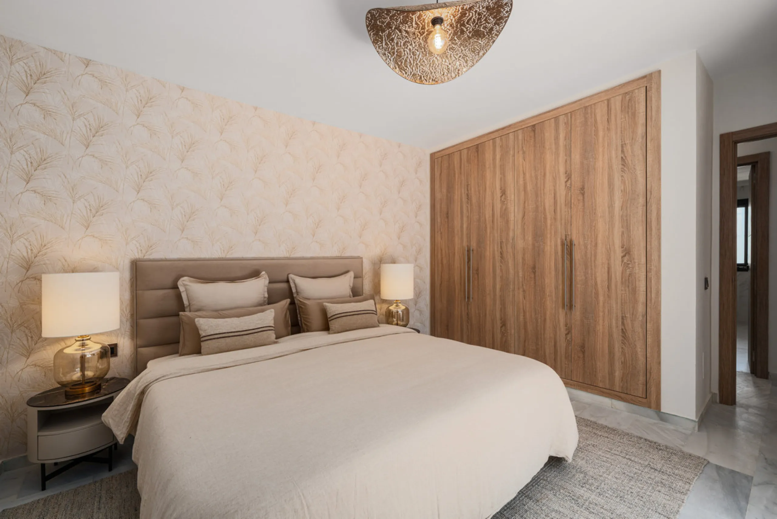 House - Detached Villa в продаже в Marbella, Málaga. В доме 6 спален и 6 ванных комнат. Площадь дома 315 м². Площадь участка 500 м²