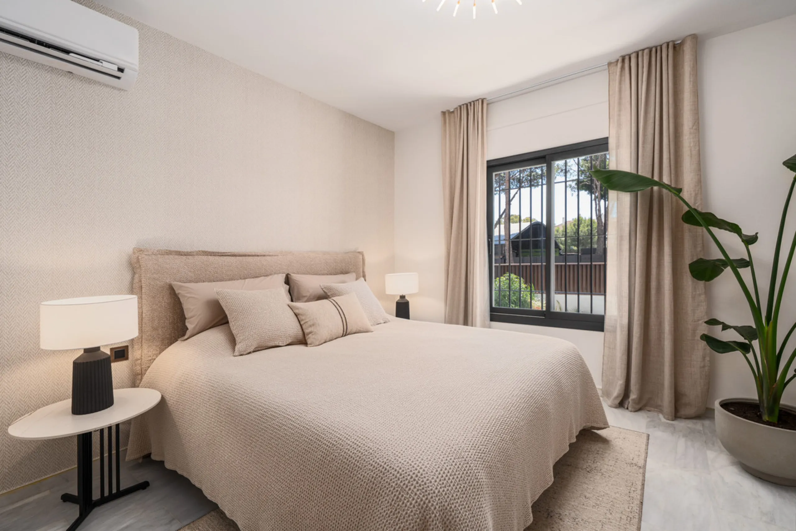 House - Detached Villa в продаже в Marbella, Málaga. В доме 6 спален и 6 ванных комнат. Площадь дома 315 м². Площадь участка 500 м²