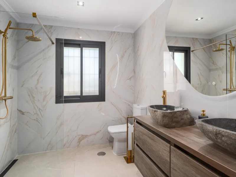 House - Detached Villa в продаже в Marbella, Málaga. В доме 6 спален и 6 ванных комнат. Площадь дома 315 м². Площадь участка 500 м²