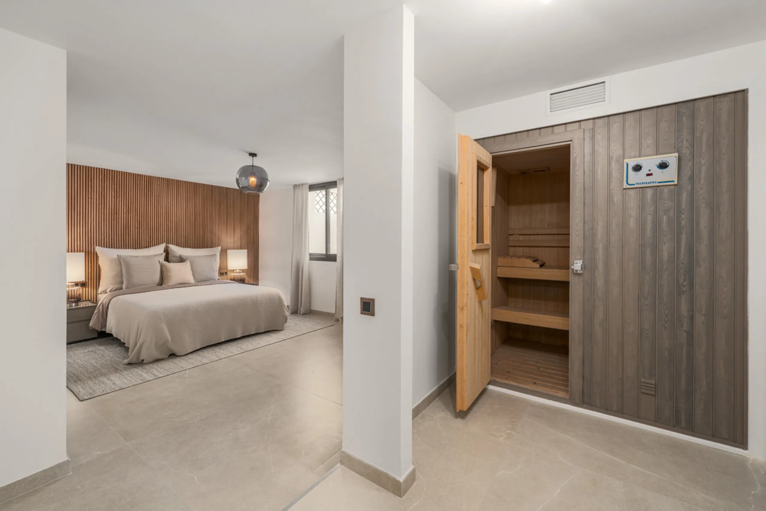 House - Detached Villa в продаже в Marbella, Málaga. В доме 6 спален и 6 ванных комнат. Площадь дома 315 м². Площадь участка 500 м²