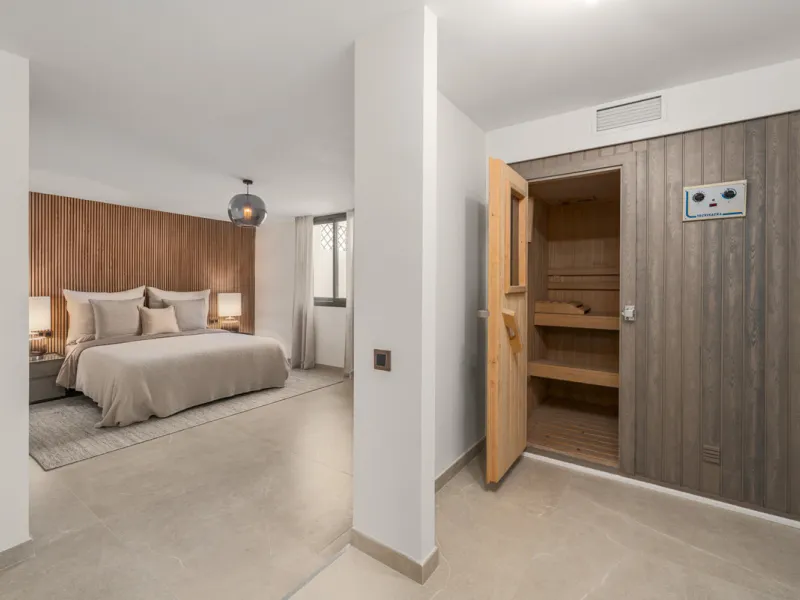 House - Detached Villa в продаже в Marbella, Málaga. В доме 6 спален и 6 ванных комнат. Площадь дома 315 м². Площадь участка 500 м²